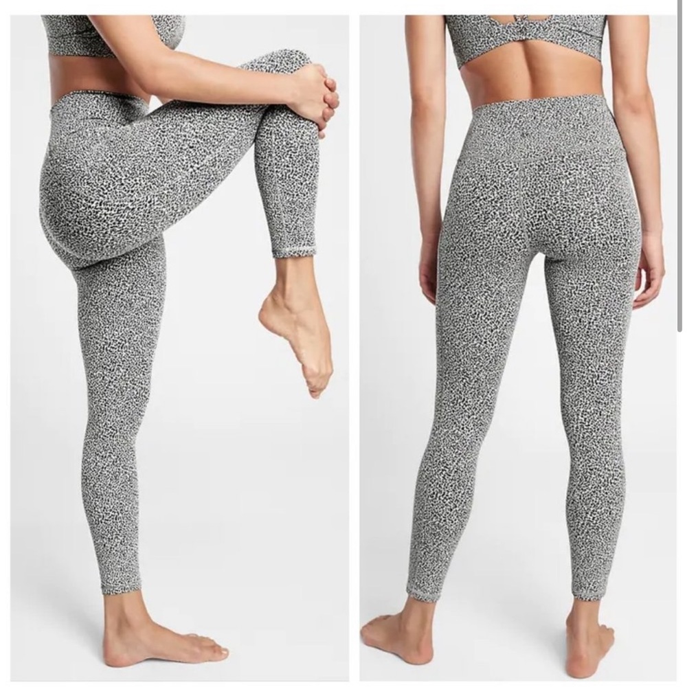 Athleta Salutation Stash Black White Leopard Textured
Pocket 7/8 Tights Leggings